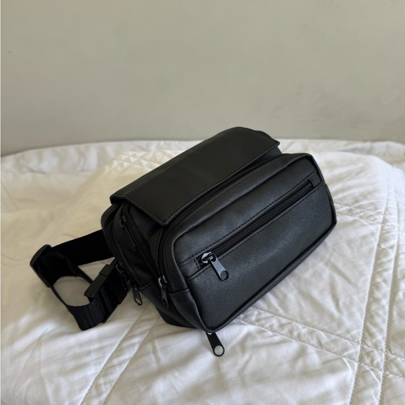 Black vintage Crossbody Bag - Picture 2 of 6